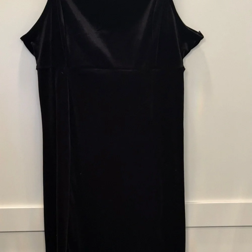 90’s Y2K Mini Black Velvet Slip Dress With Slit - Picture 2 of 10